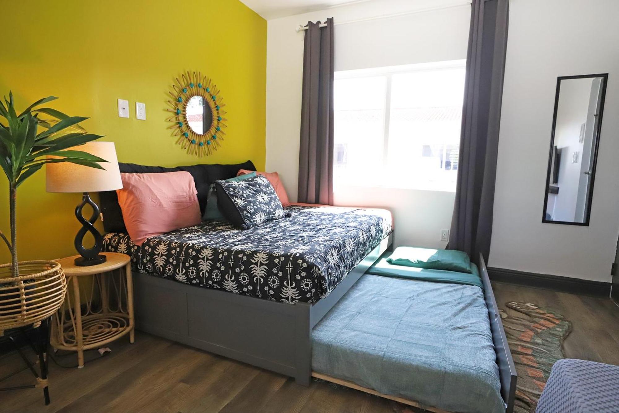 North Beach Steps To Sea Miami Apartment With Free Parking Family And Pet Friendly ไมอามีบีช ภายนอก รูปภาพ