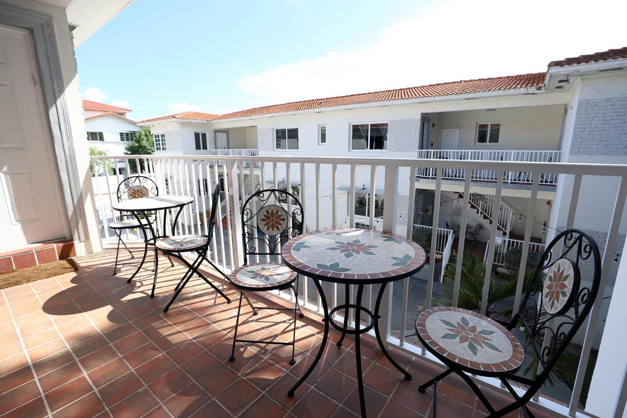 North Beach Steps To Sea Miami Apartment With Free Parking Family And Pet Friendly ไมอามีบีช ภายนอก รูปภาพ