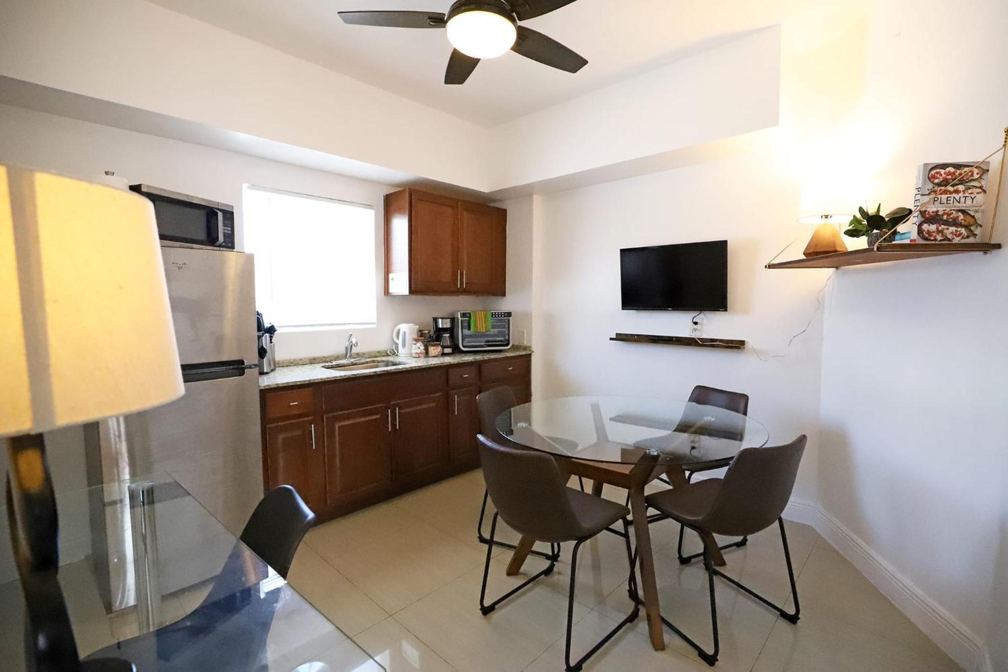 North Beach Steps To Sea Miami Apartment With Free Parking Family And Pet Friendly ไมอามีบีช ภายนอก รูปภาพ