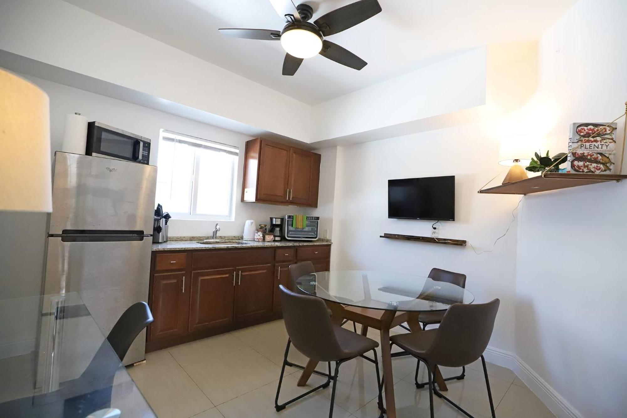 North Beach Steps To Sea Miami Apartment With Free Parking Family And Pet Friendly ไมอามีบีช ภายนอก รูปภาพ