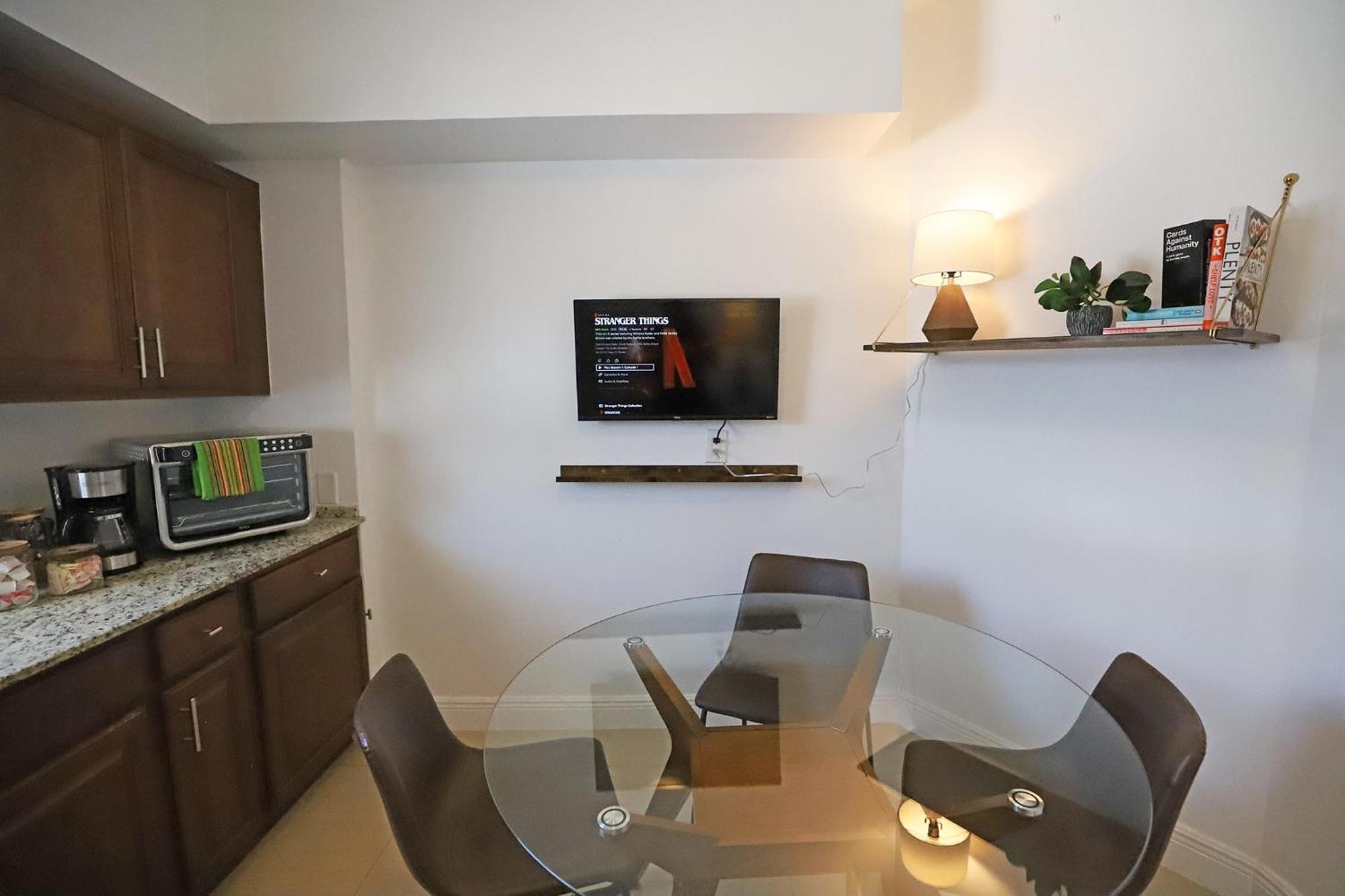 North Beach Steps To Sea Miami Apartment With Free Parking Family And Pet Friendly ไมอามีบีช ภายนอก รูปภาพ