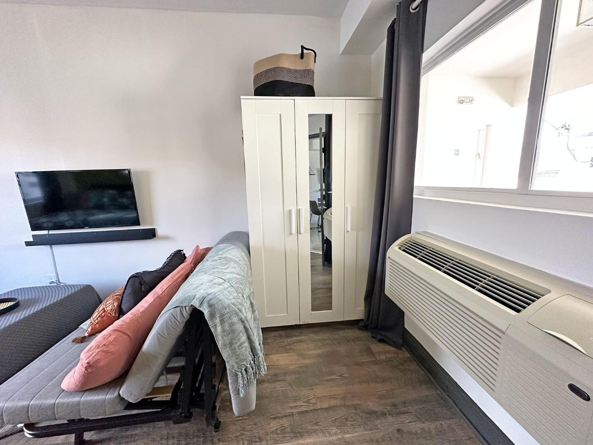 North Beach Steps To Sea Miami Apartment With Free Parking Family And Pet Friendly ไมอามีบีช ภายนอก รูปภาพ