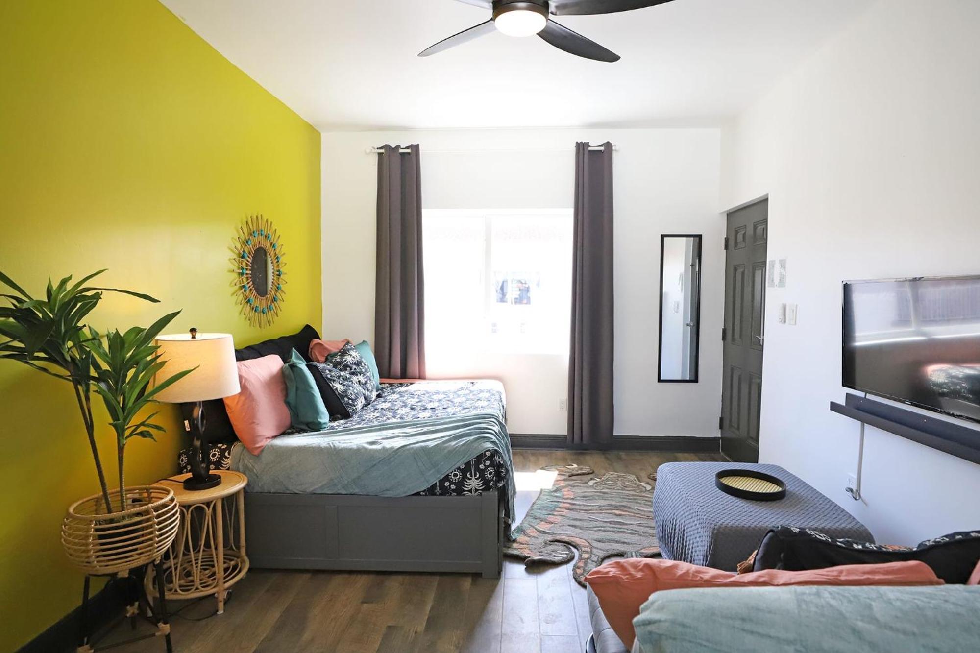 North Beach Steps To Sea Miami Apartment With Free Parking Family And Pet Friendly ไมอามีบีช ภายนอก รูปภาพ
